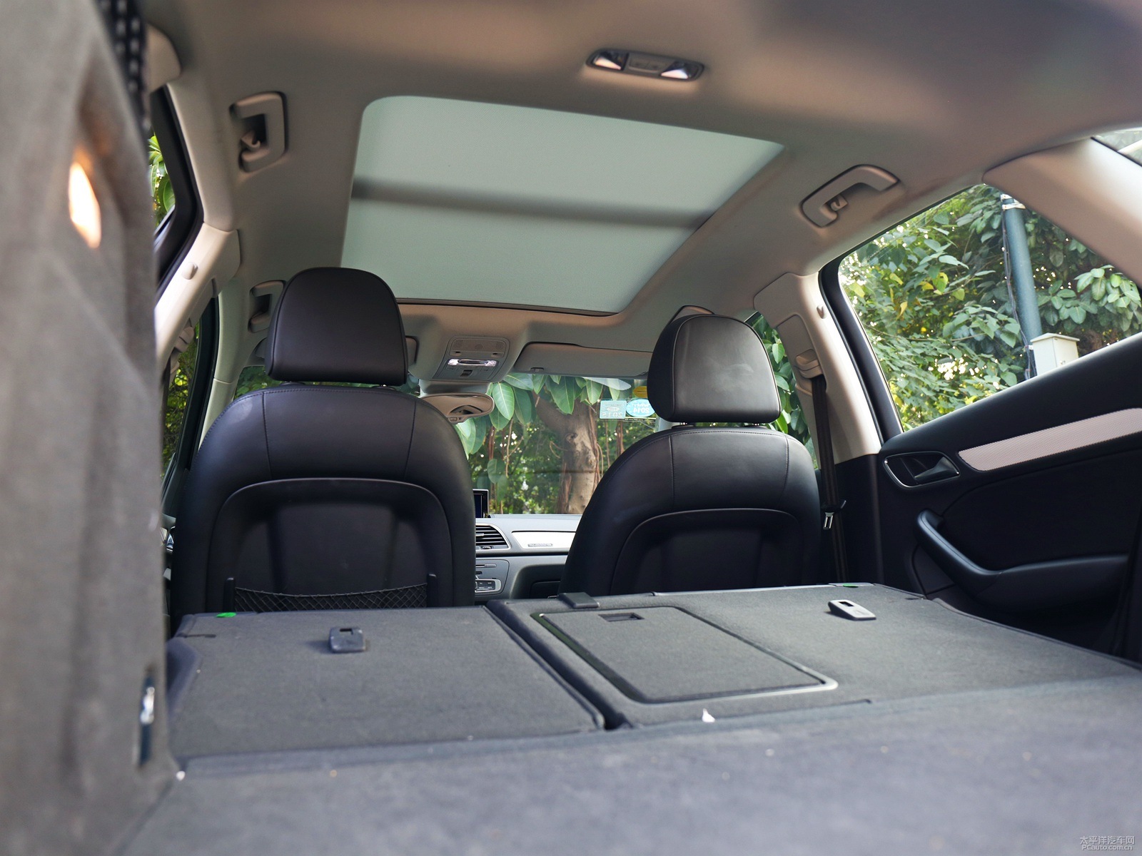 奧迪Q3空間高清大圖