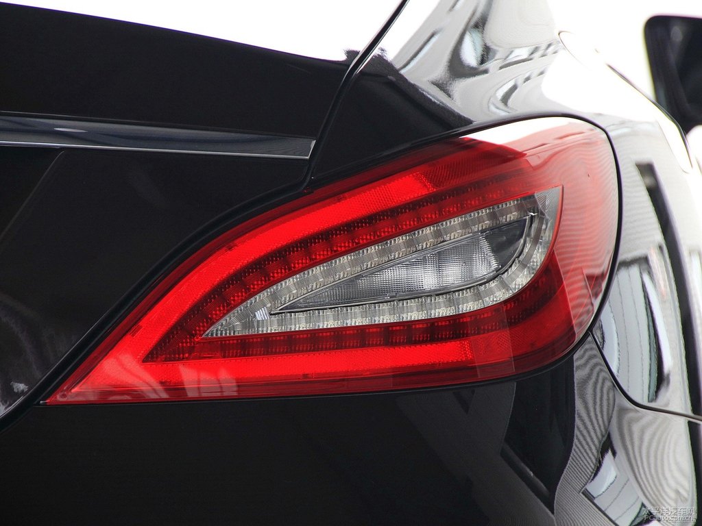 曜巖黑奔馳CLS級(jí)車尾外觀圖片