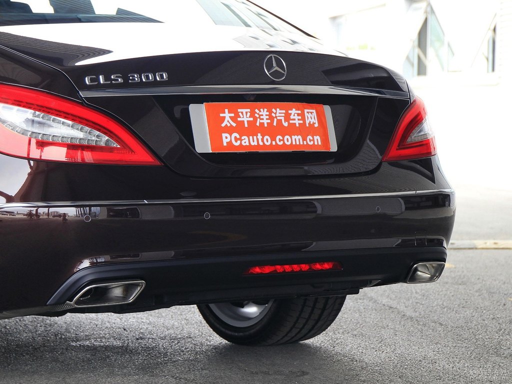 曜巖黑奔馳CLS級(jí)車尾外觀圖片