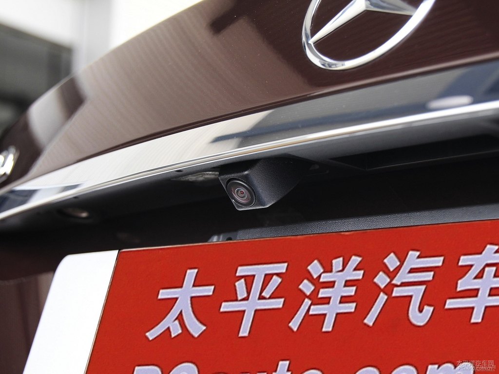 曜巖黑奔馳CLS級(jí)車尾外觀圖片