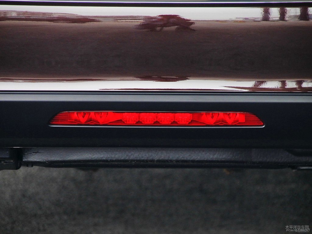 曜巖黑奔馳CLS級(jí)車尾外觀圖片