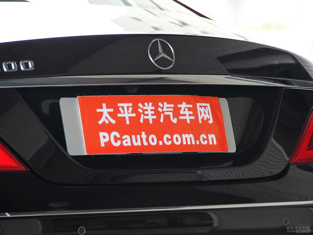 曜巖黑奔馳CLS級(jí)車尾外觀圖片