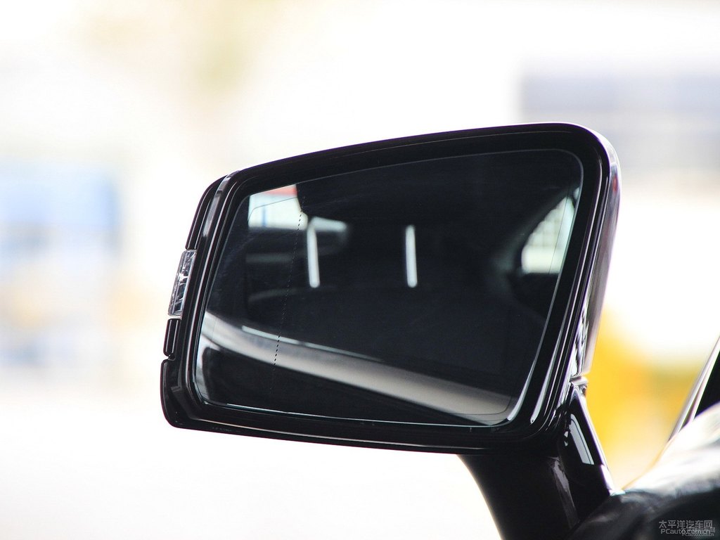 曜巖黑奔馳CLS級車身外觀圖片