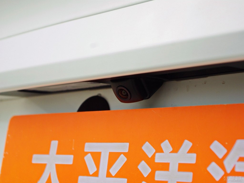 優(yōu)雅白北京現(xiàn)代ix25車尾外觀圖片