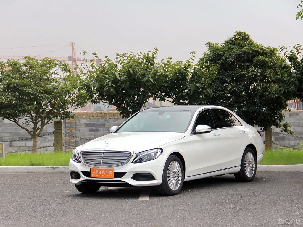 北極白奔馳C級整車外觀外觀圖片