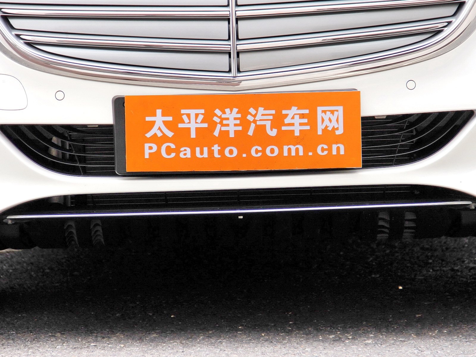 奔馳C級(jí)外觀高清大圖