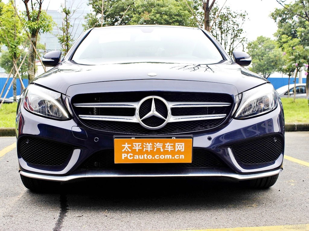 水硅礬鈣石藍(lán)奔馳C級(jí)車頭外觀圖片