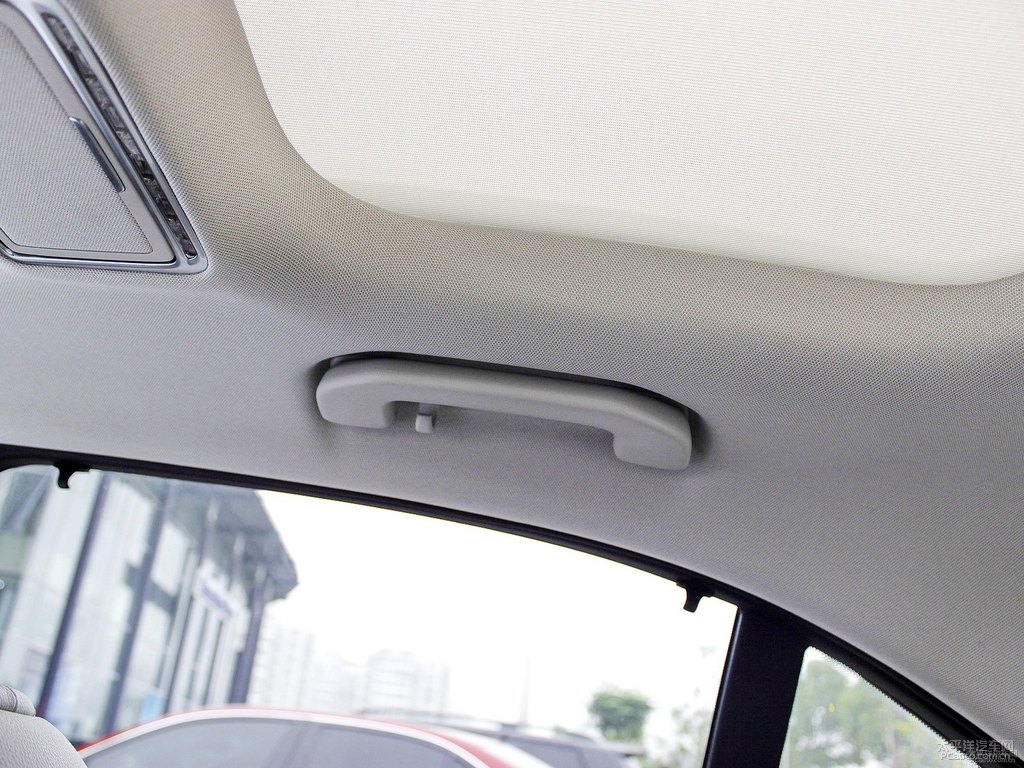 水硅礬鈣石藍(lán)奔馳C級(jí)車廂內(nèi)飾圖片