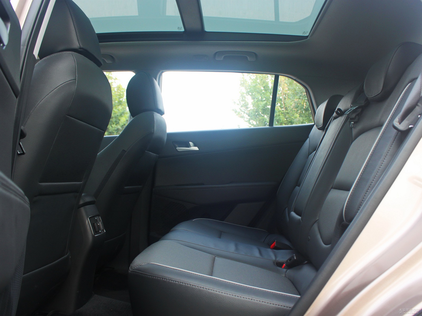 北京現(xiàn)代ix25空間高清大圖