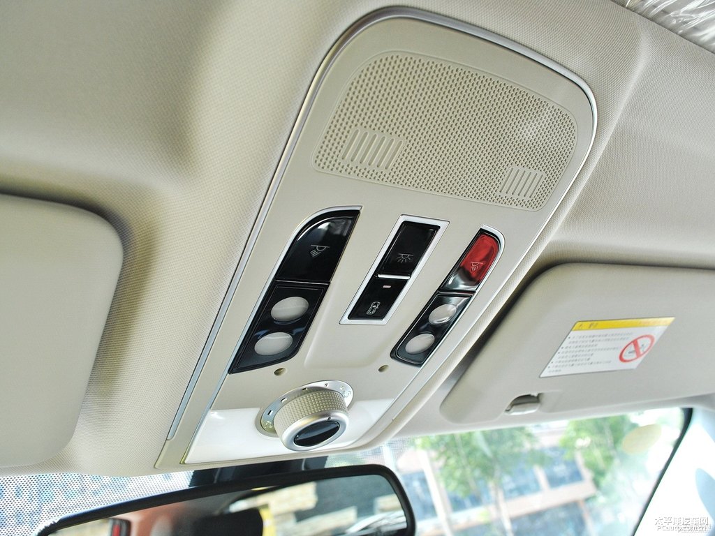 中國紅哈弗H2車廂內(nèi)飾圖片