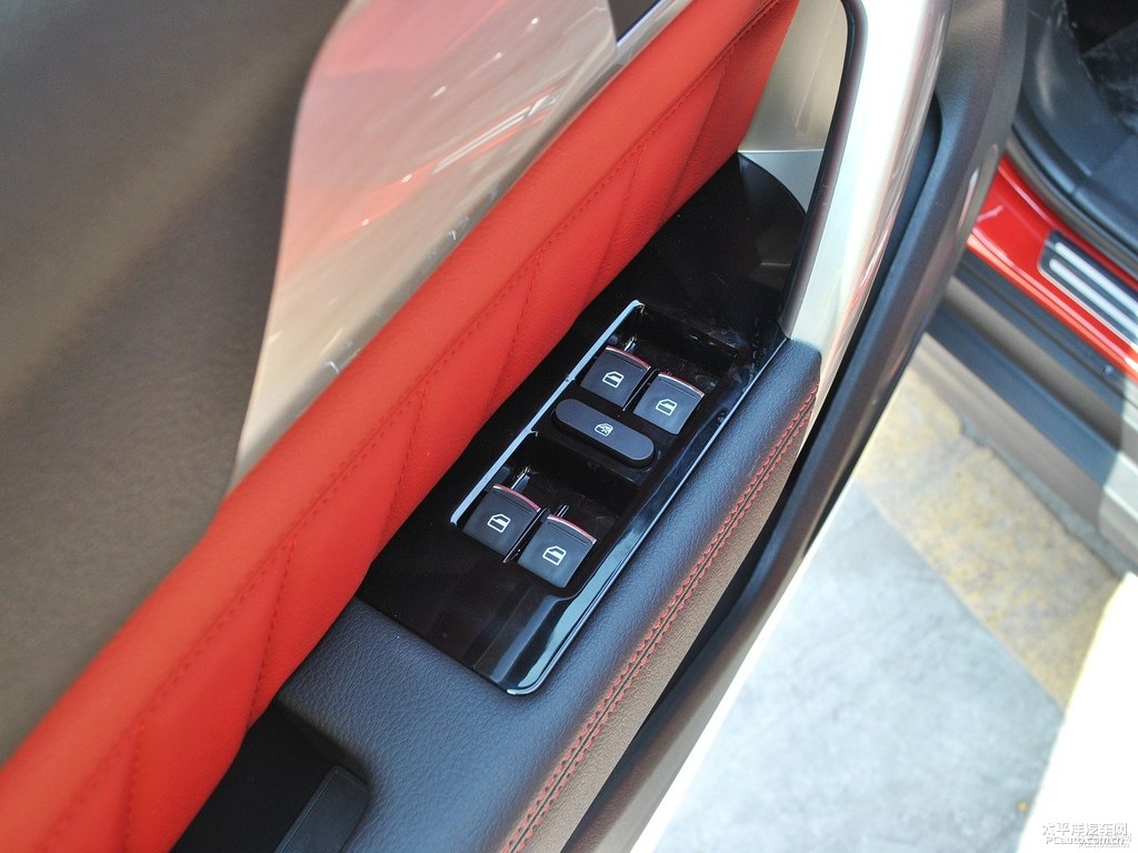 中國紅哈弗H2車廂內(nèi)飾圖片