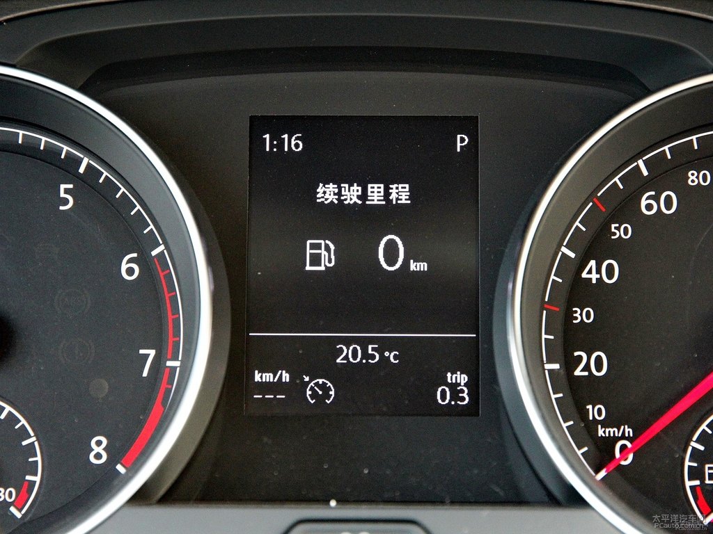 極地白高爾夫中控內(nèi)飾圖片