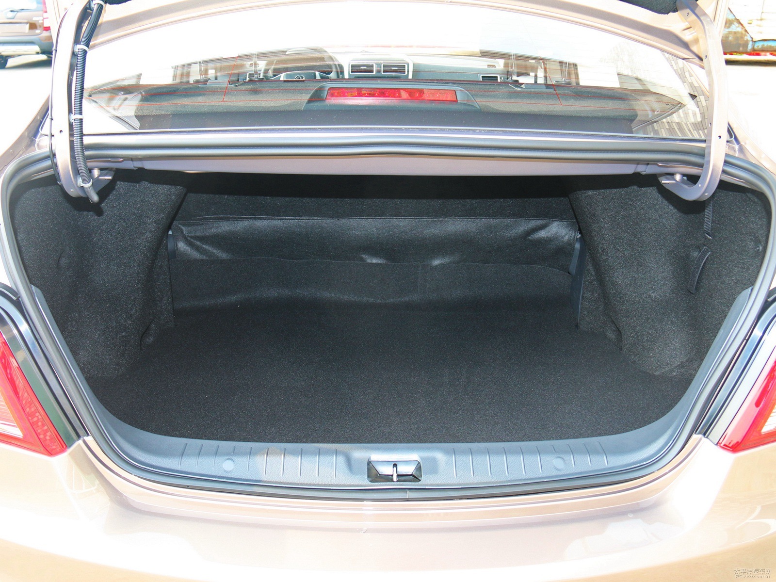 景逸S50空間高清大圖