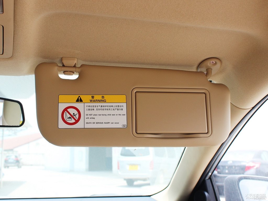 灰色卡羅拉車廂內(nèi)飾圖片