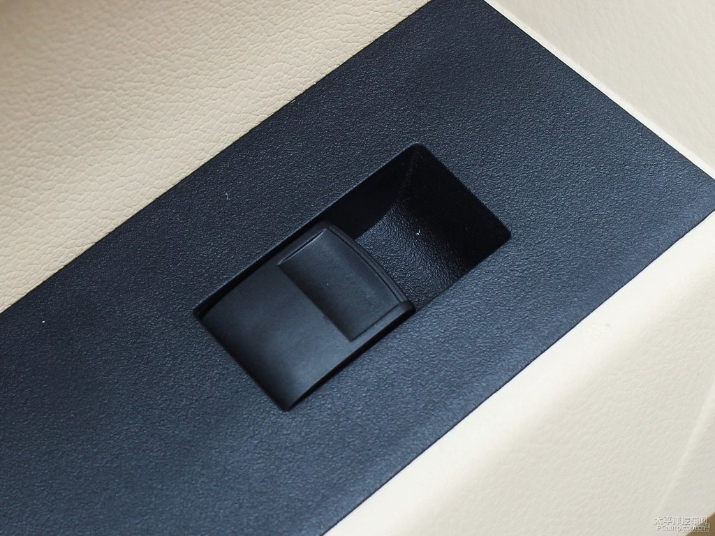 灰色卡羅拉車廂內(nèi)飾圖片