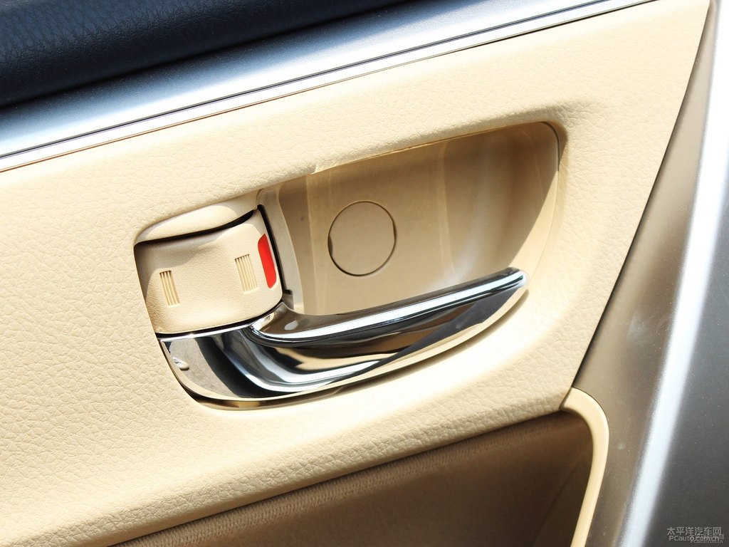 灰色卡羅拉車廂內(nèi)飾圖片