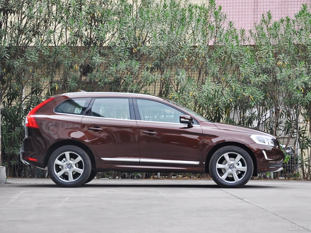 醇咖色沃爾沃XC60整車(chē)外觀(guān)外觀(guān)圖片