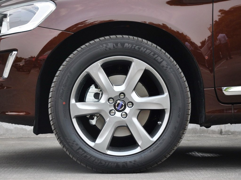 醇咖色沃爾沃XC60車身外觀圖片