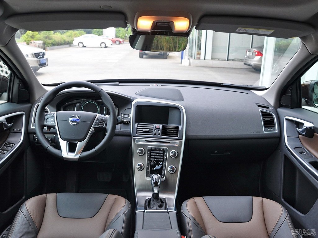 醇咖色沃爾沃XC60中控內(nèi)飾圖片