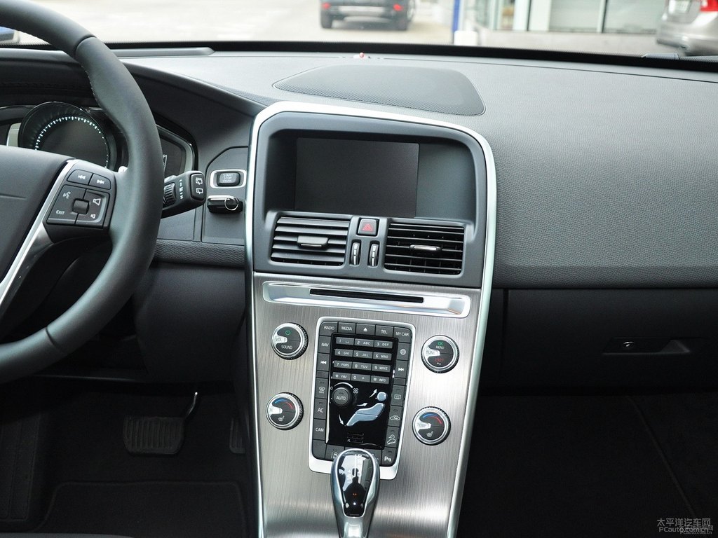 醇咖色沃爾沃XC60中控內(nèi)飾圖片