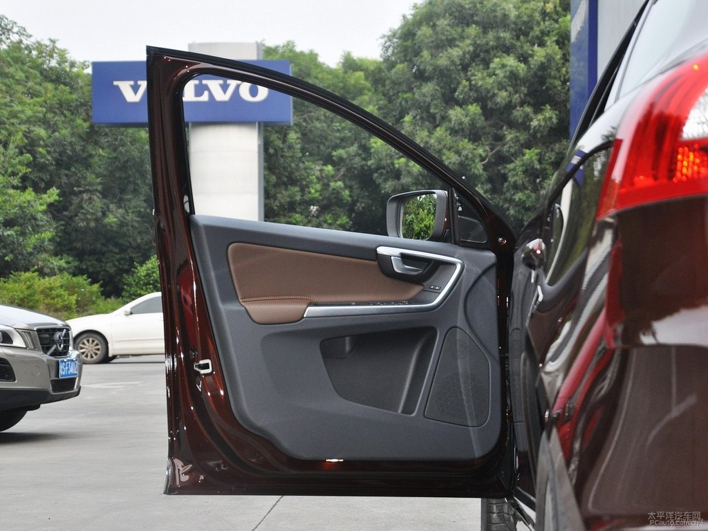 醇咖色沃爾沃XC60車廂內(nèi)飾圖片