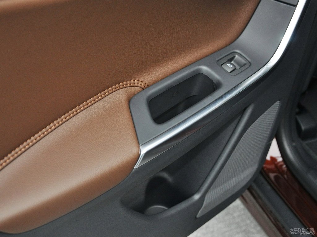 醇咖色沃爾沃XC60車廂內(nèi)飾圖片