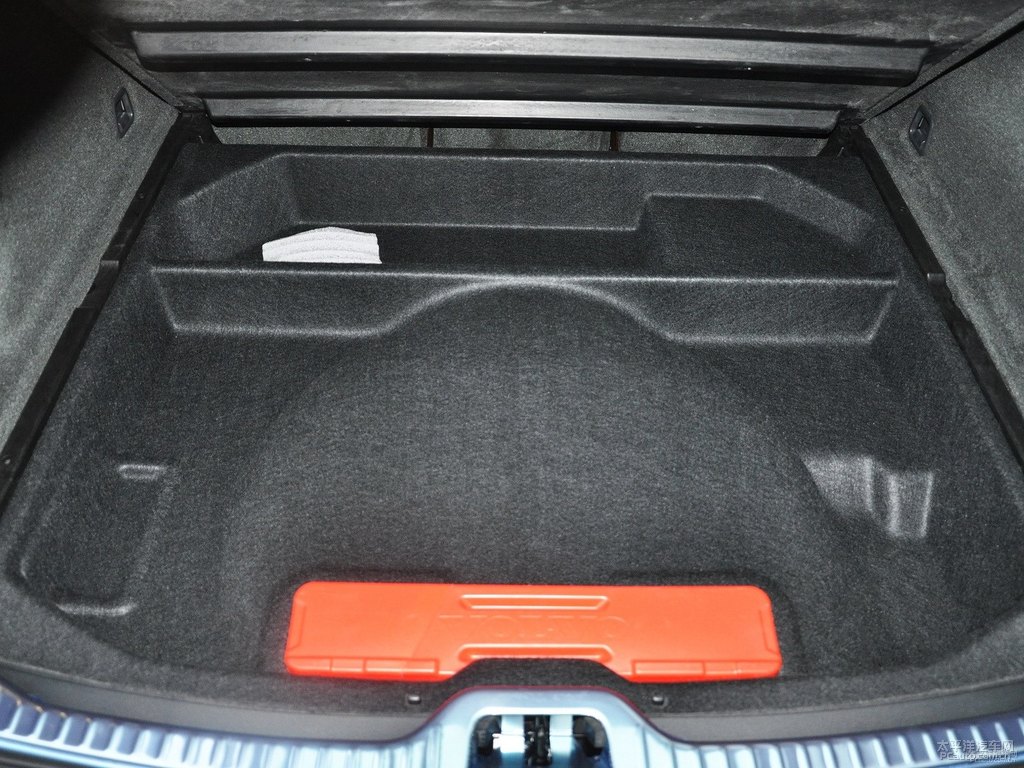 醇咖色沃爾沃XC60后備廂空間圖片