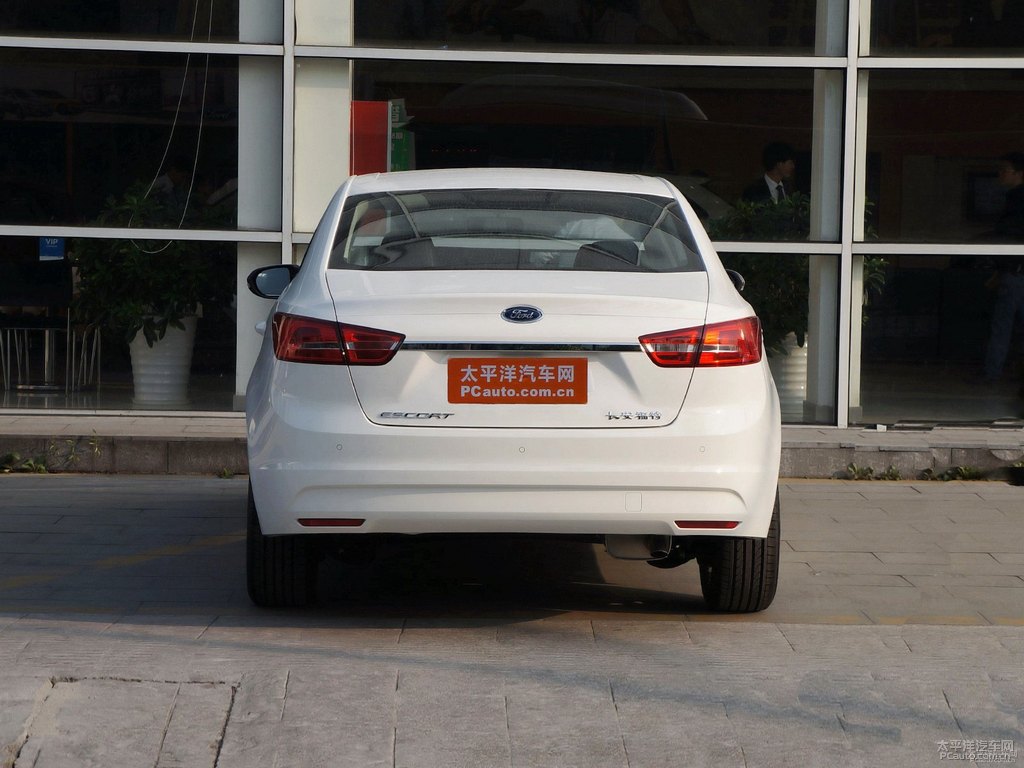 珍珠白福睿斯整車外觀外觀圖片