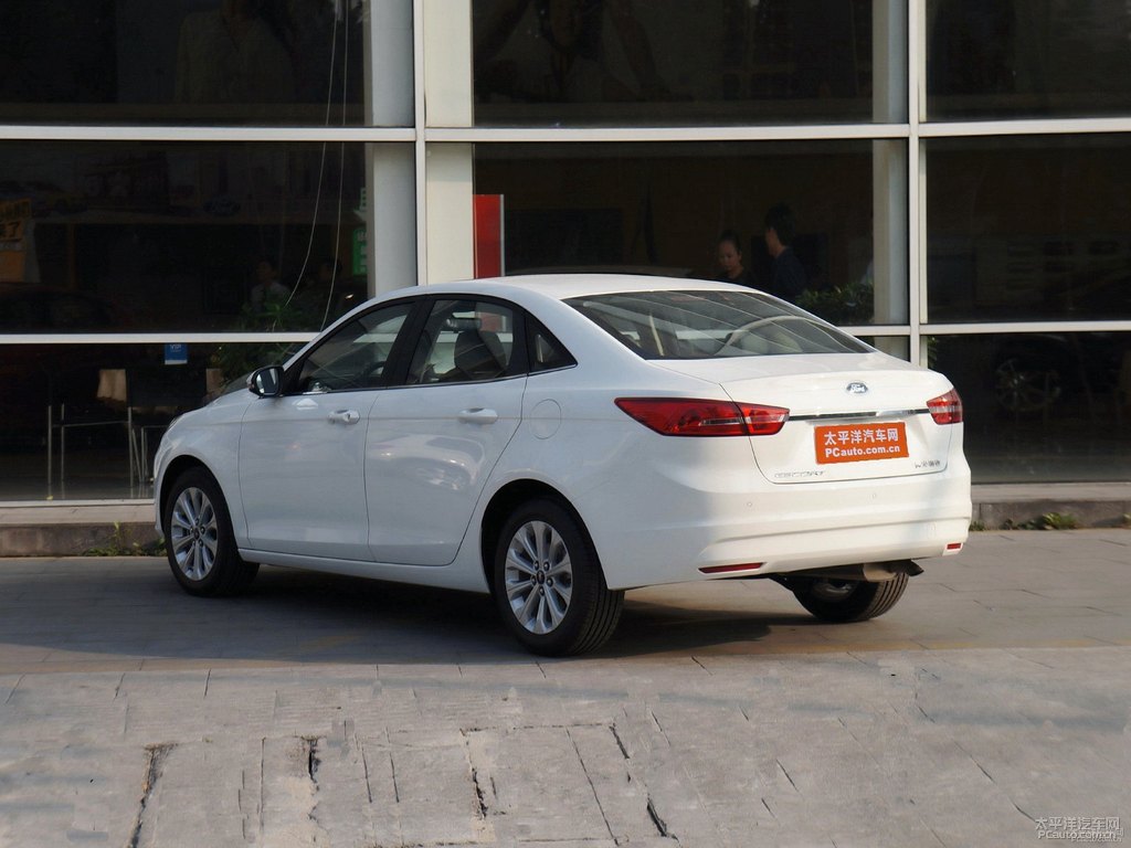 珍珠白福睿斯整車外觀外觀圖片
