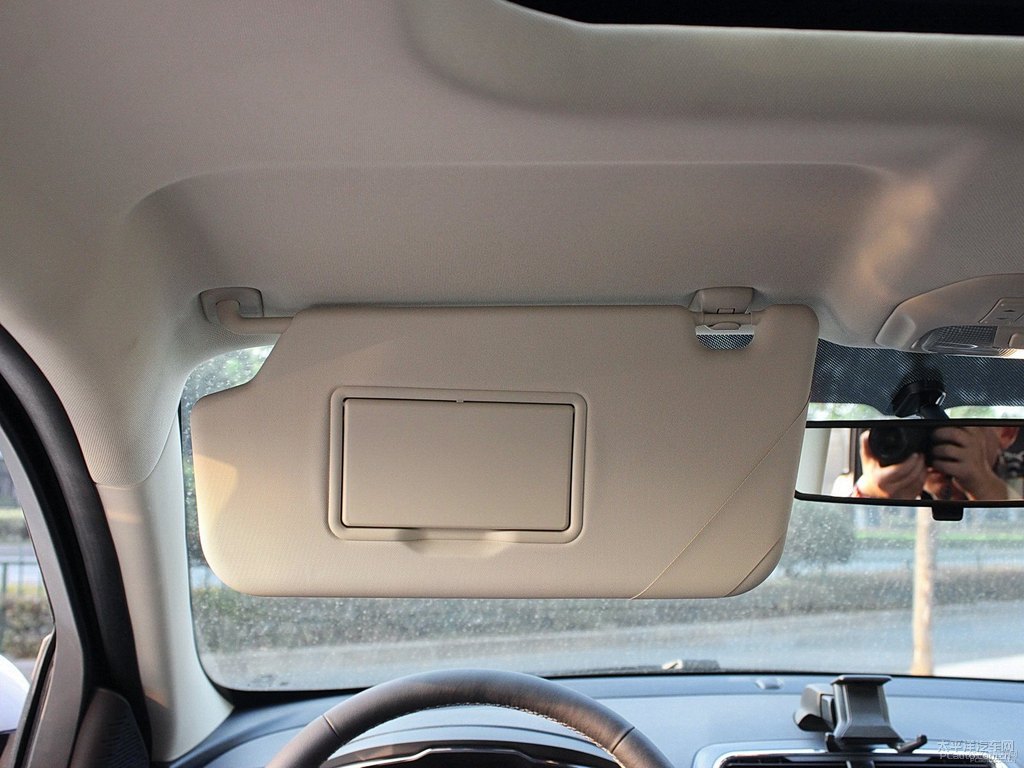珍珠白福睿斯車廂內(nèi)飾圖片