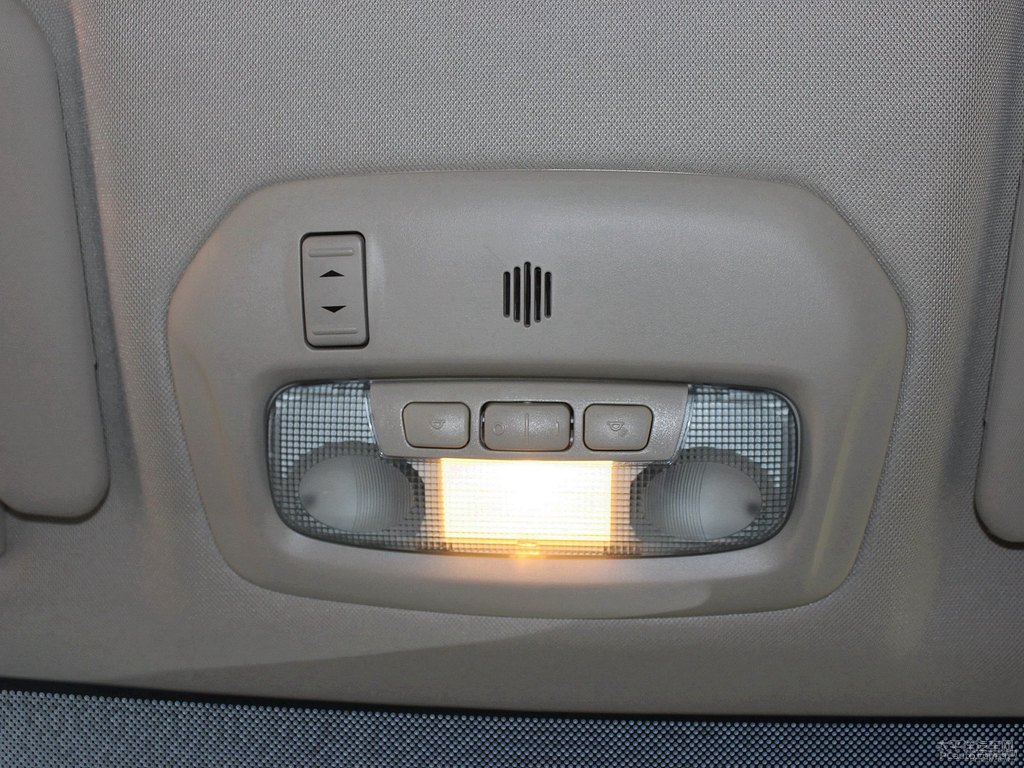 珍珠白福睿斯車(chē)廂內(nèi)飾圖片