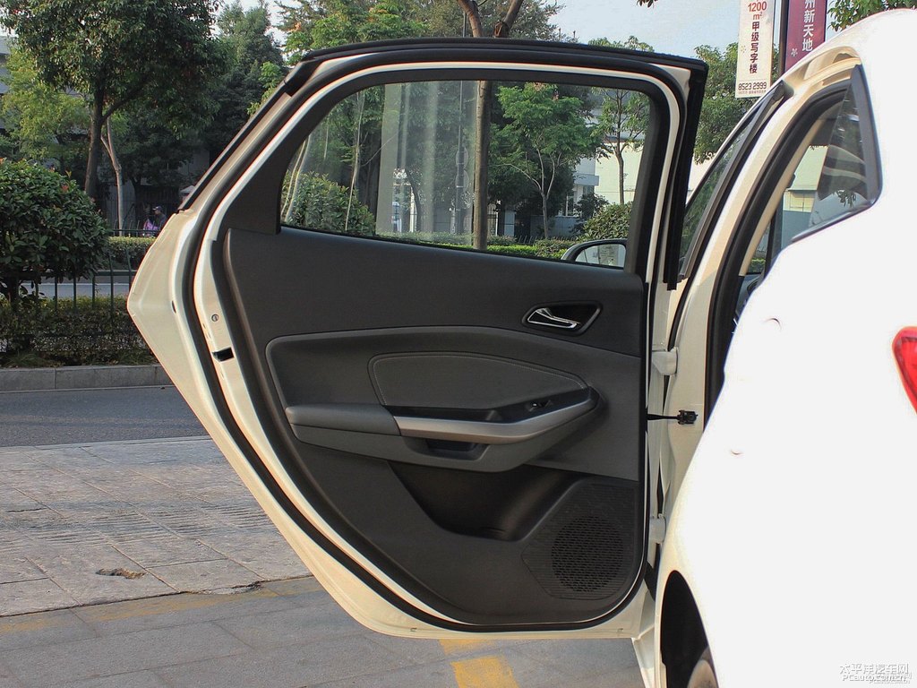 珍珠白福睿斯車廂內(nèi)飾圖片