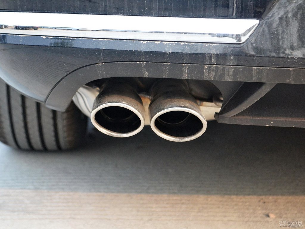 幻影黑邁騰車尾外觀圖片