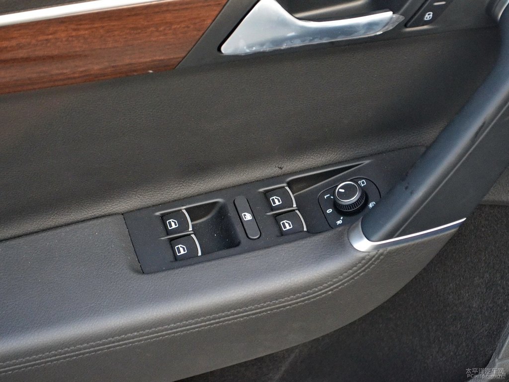 幻影黑邁騰車廂內(nèi)飾圖片