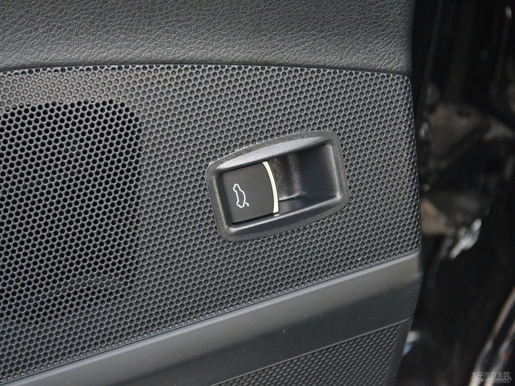 幻影黑邁騰車廂內(nèi)飾圖片
