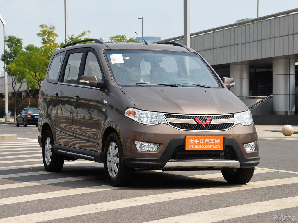 大地棕五菱宏光S整车外观外观图片