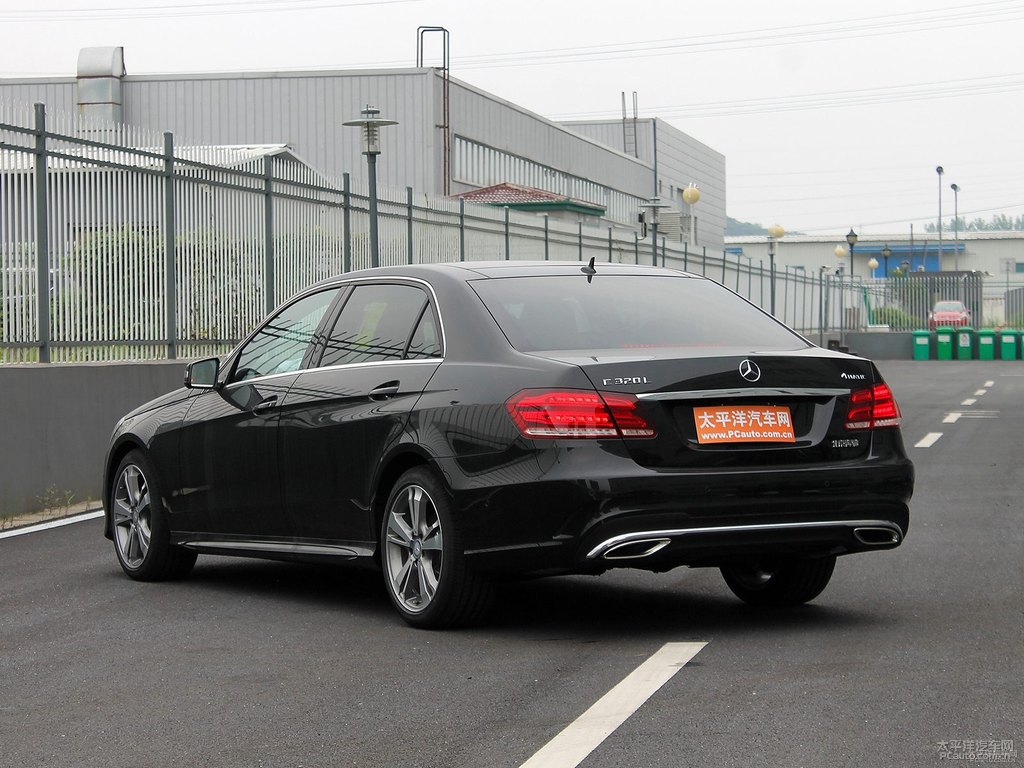 曜巖黑奔馳E級(jí)整車外觀外觀圖片