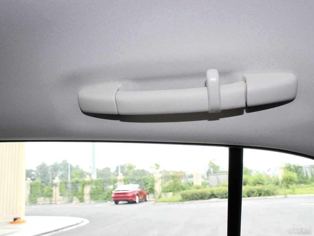 酒紅雷克薩斯CT車廂內(nèi)飾圖片