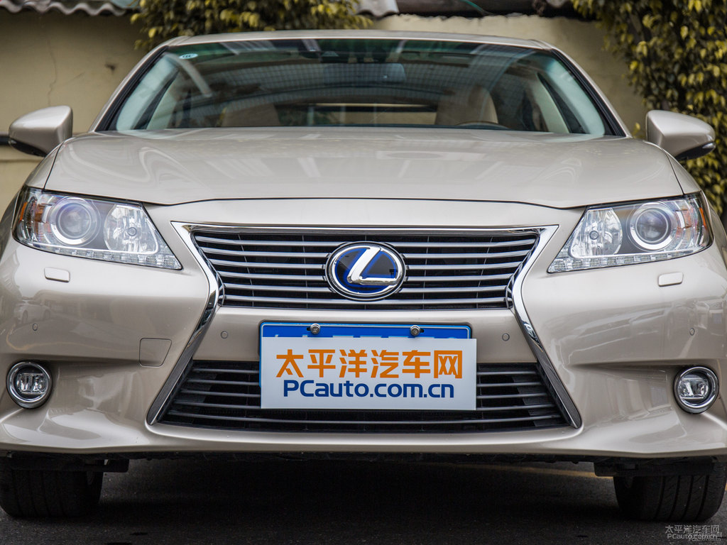 亮褐金屬色雷克薩斯ES車頭外觀圖片