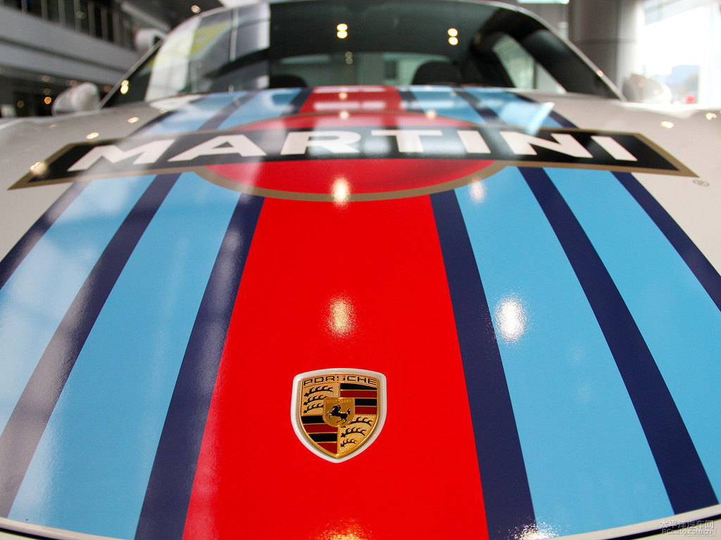 白色保時捷911車身外觀圖片