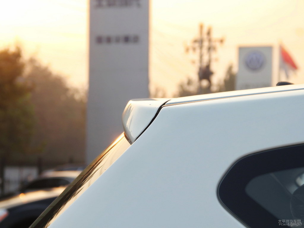 象牙白逍客車(chē)尾外觀圖片