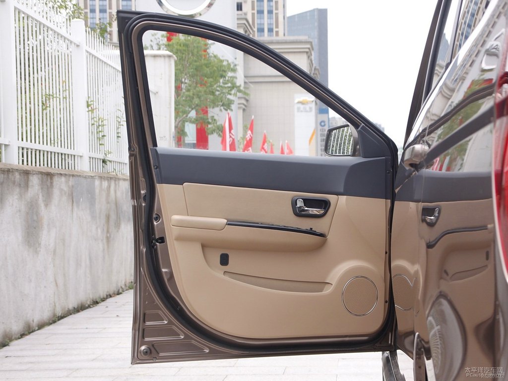 大地棕五菱宏光S車廂內(nèi)飾圖片