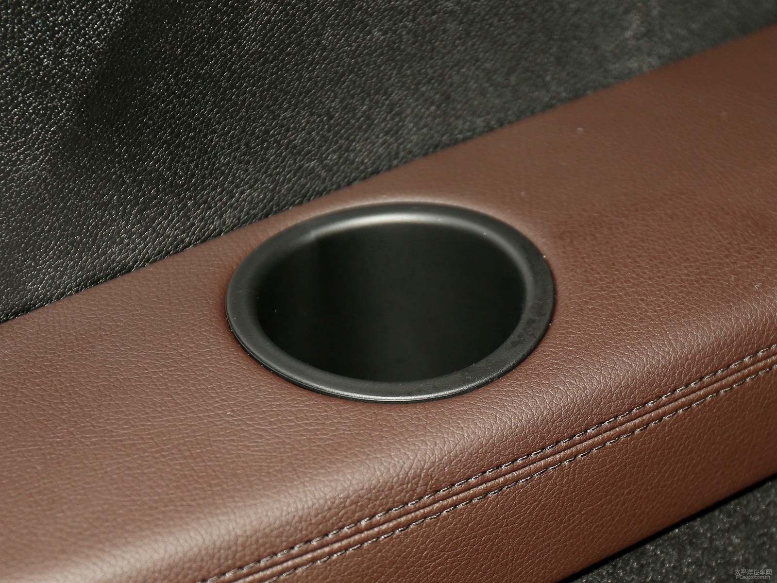 奔馳GL空間高清大圖