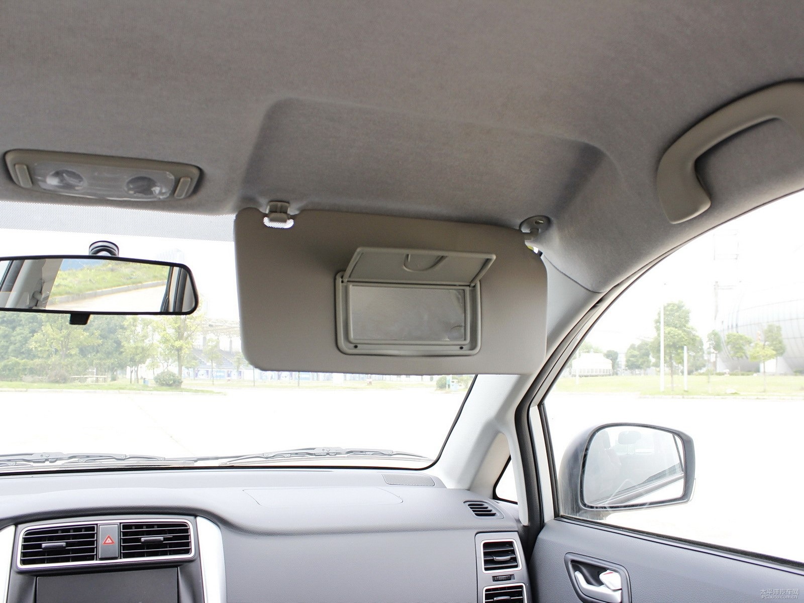 利亞納A6內(nèi)飾高清大圖