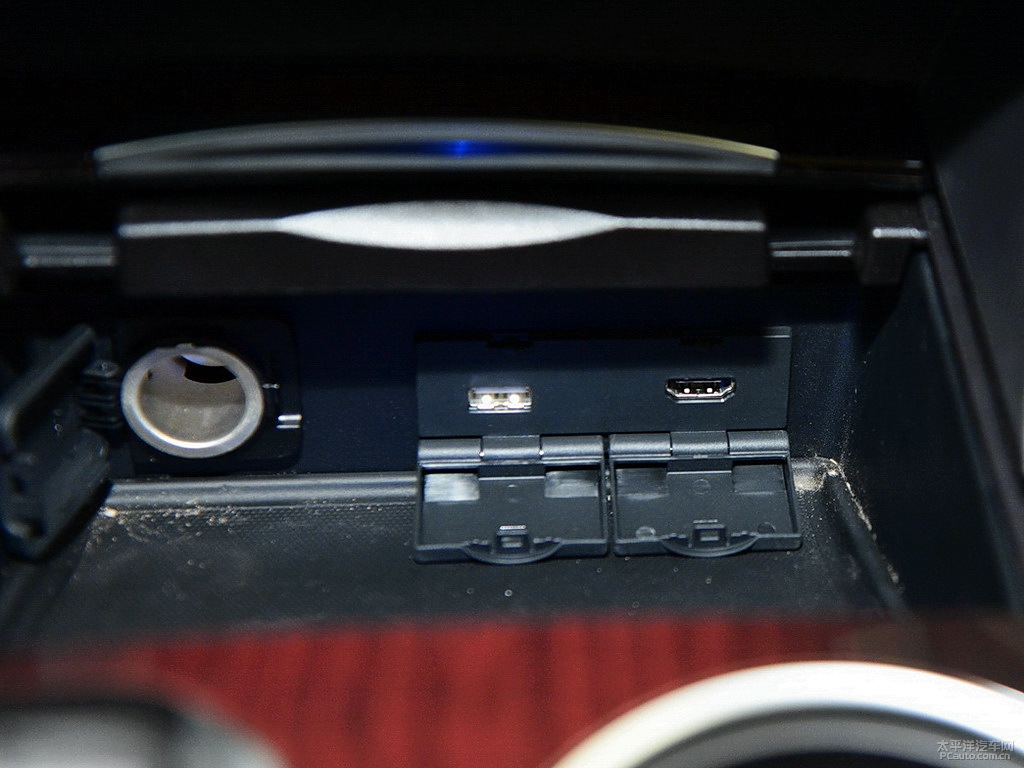 謳歌TLX空間高清大圖