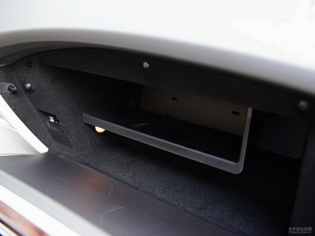 謳歌TLX空間高清大圖