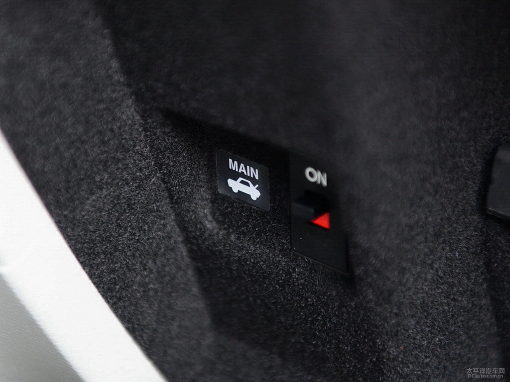 謳歌TLX空間高清大圖