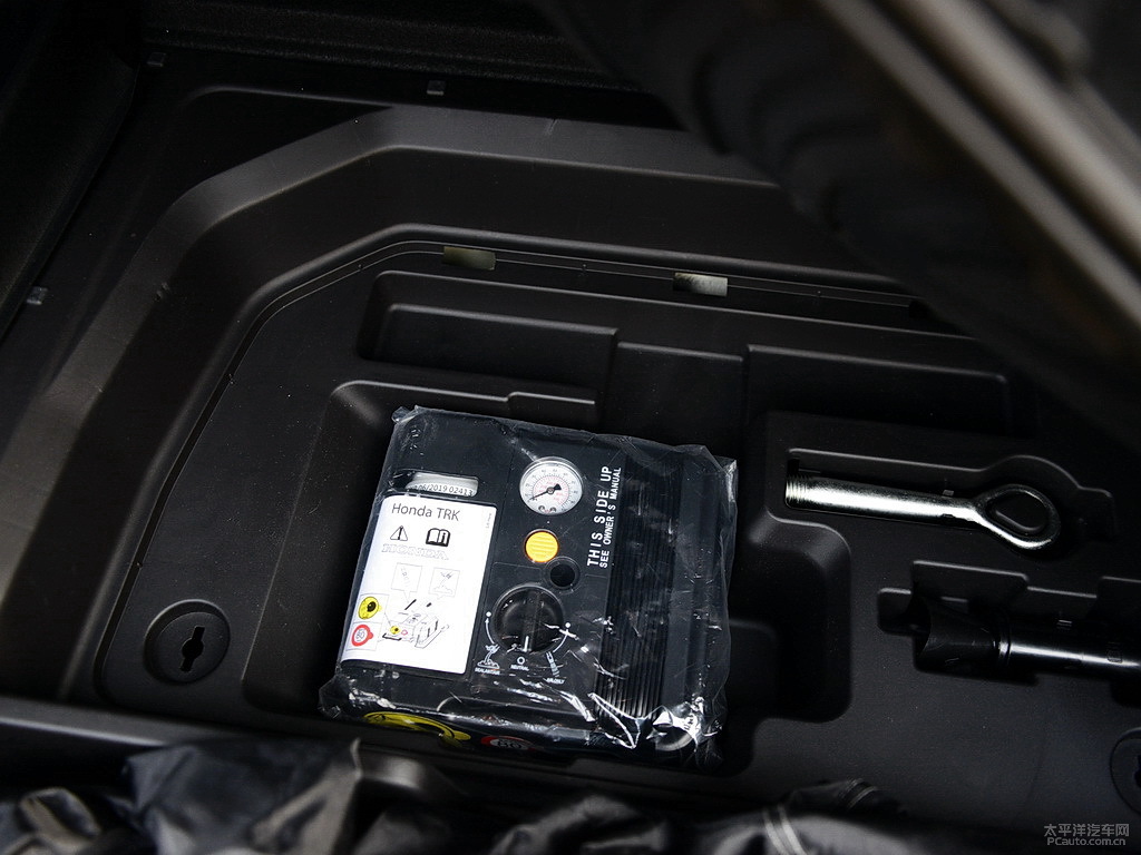 謳歌TLX空間高清大圖