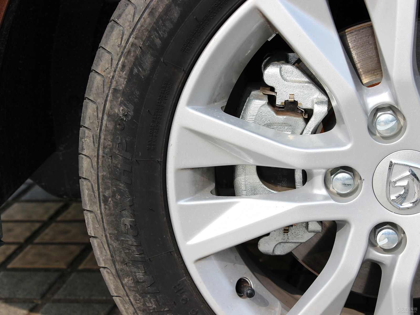 寶駿730細節(jié)高清大圖