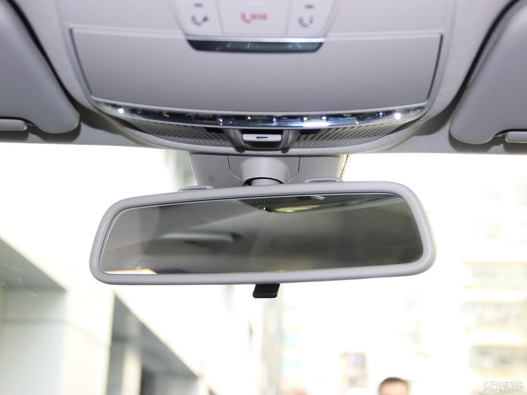 水硅礬鈣石藍(lán)奔馳C級車廂內(nèi)飾圖片